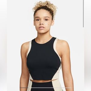 Nike Yoga Dri-FIT Luxe